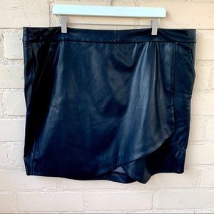 Forever 21 plus size faux leather mini skirt 22